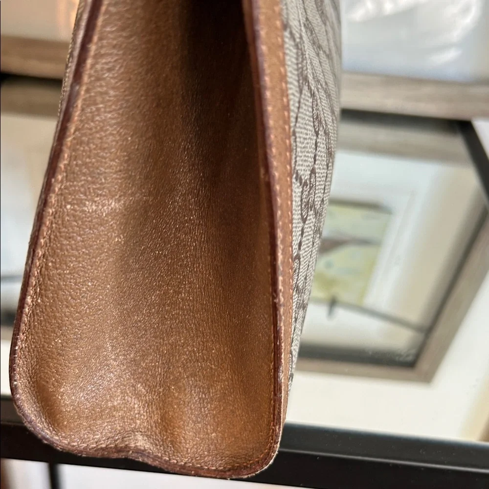 Gucci Beige and Brown Monogram Clutch - Picture 6 of 16